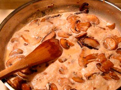 Fried mushrooms in sour cream: mushroom recipes