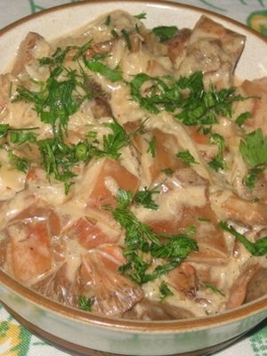 Fried mushrooms in sour cream: mushroom recipes