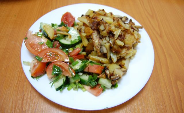 Fried porcini mushrooms with potatoes: cooking recipes