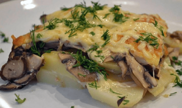 Fried potatoes with champignons in a pan: delicious recipes with onions, cheese, chicken, meat