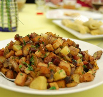 Fried potatoes with champignons in a pan: delicious recipes with onions, cheese, chicken, meat