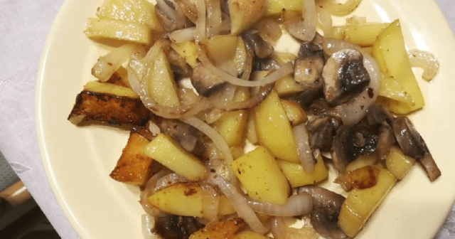 Fried potatoes with champignons in a pan: delicious recipes with onions, cheese, chicken, meat