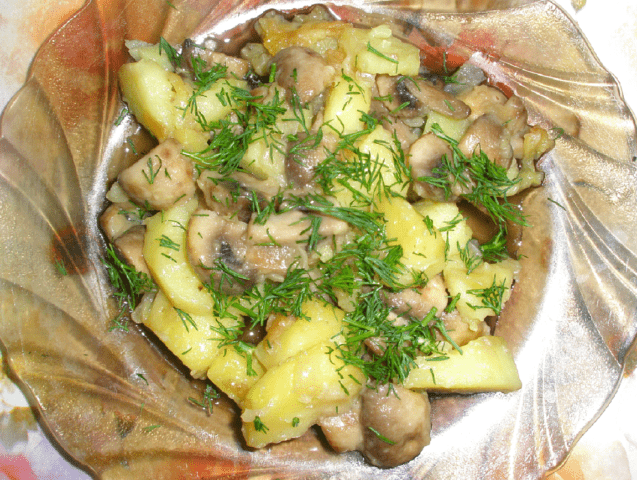 Fried potatoes with champignons in a pan: delicious recipes with onions, cheese, chicken, meat