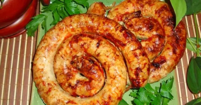 Fried Ukrainian sausage at home: recipes in the guts, with garlic