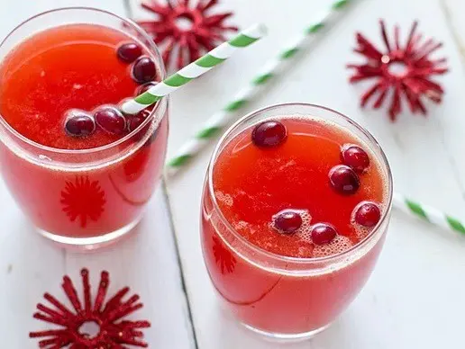 Frozen black (red) currant compote: recipes with photos, benefits