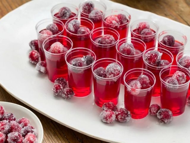 Frozen black (red) currant compote: recipes with photos, benefits