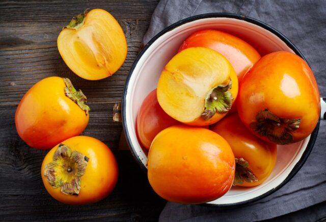 Frozen persimmon: benefits and harms to the body, loses its properties or not