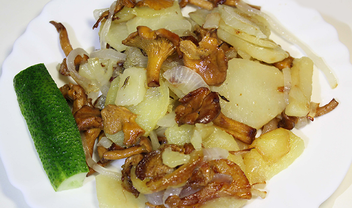 Frying recipes for cooking porcini and black mushrooms