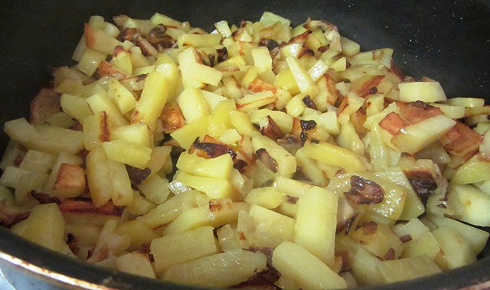 Frying recipes for cooking porcini and black mushrooms