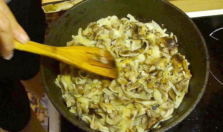 Frying recipes for cooking porcini and black mushrooms