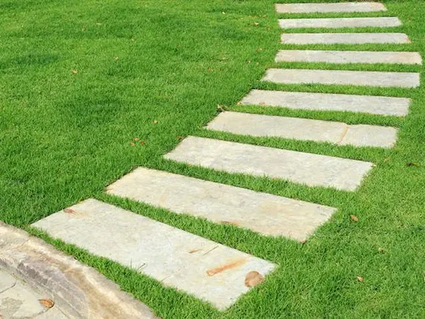 Garden paths made of stone (flagstone, sandstone, granite): the most popular materials of 2022 + photos of laying options