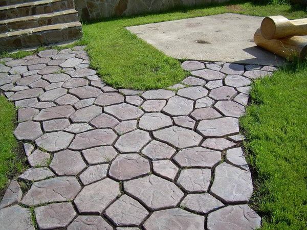 Garden paths made of stone (flagstone, sandstone, granite): the most popular materials of 2022 + photos of laying options