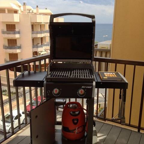 Gas barbecue grill for summer cottage