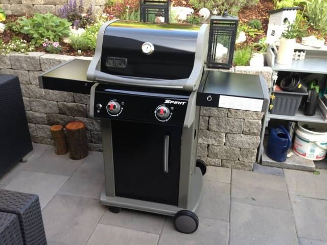 Gas barbecue grill for summer cottage