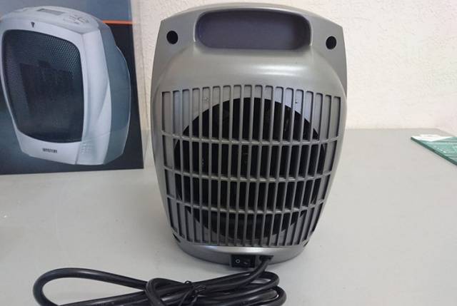 Gas ceramic heater for summer cottage