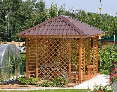 Gazebo with a hipped roof: photo + drawings