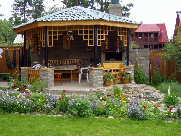 Gazebos for summer cottages: unusual design ideas for wooden garden structures and summer options with a barbecue