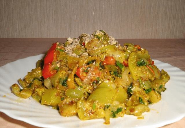 Georgian stuffed green tomatoes for the winter