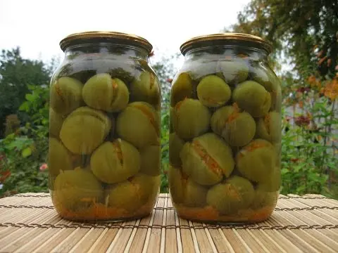 Georgian stuffed green tomatoes for the winter