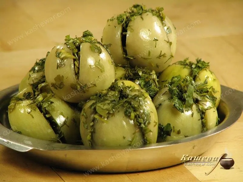 Georgian stuffed green tomatoes for the winter