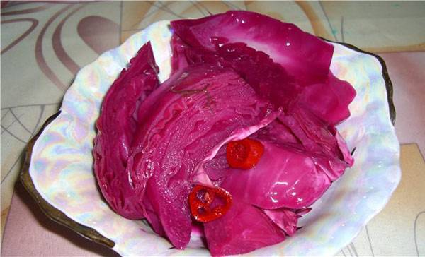 Georgian-style pickled cabbage with beets: recipe