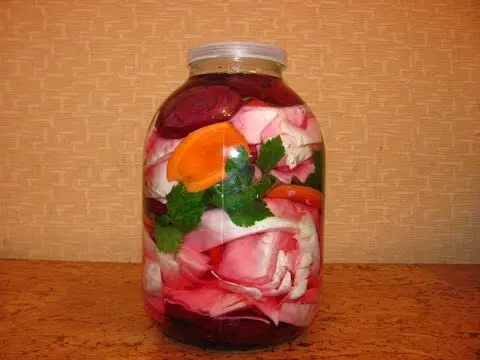 Georgian-style pickled cabbage with beets: recipe