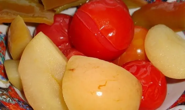 German style tomatoes with apples