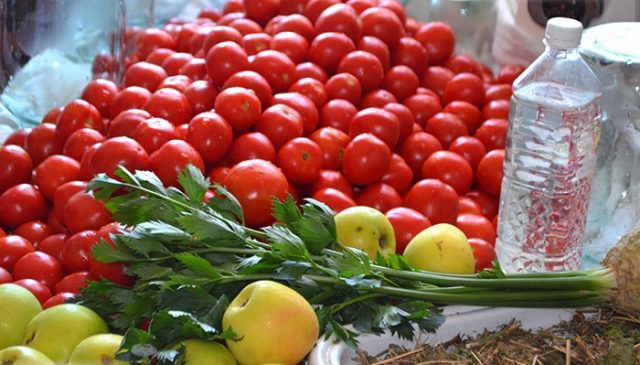 German style tomatoes with apples