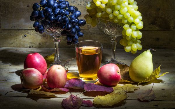 Grape juice for the winter at home through a juicer, juicer or manual extraction