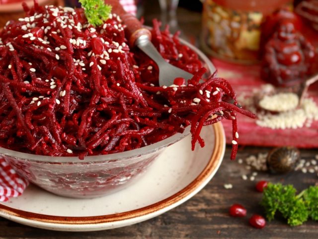 Grated pickled beets for the winter