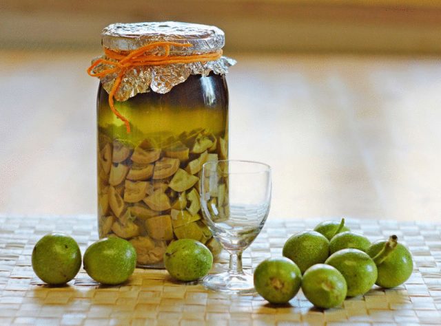 Green nuts: what diseases are treated, recipes