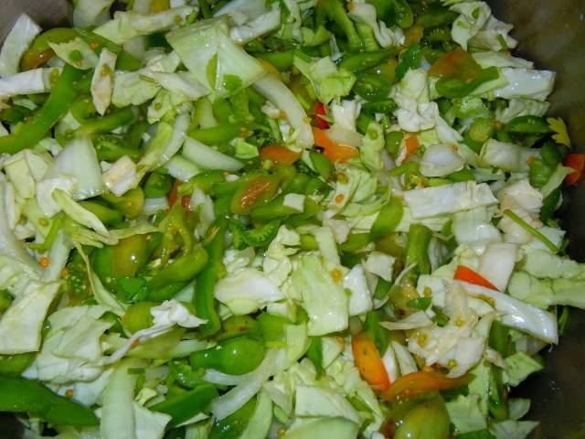 Green tomato salad with cabbage