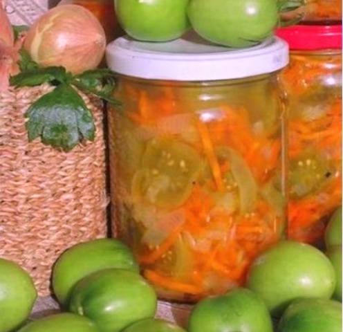 Green tomato salad with carrots 