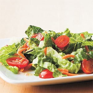 Green tomato salad with carrots 