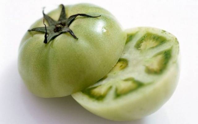 Green tomatoes: benefits and harms