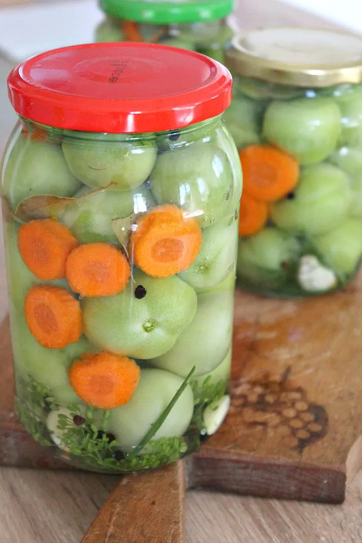 Green tomatoes with garlic without vinegar