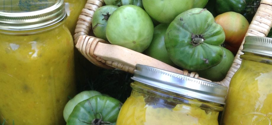 Green tomatoes with mustard for the winter