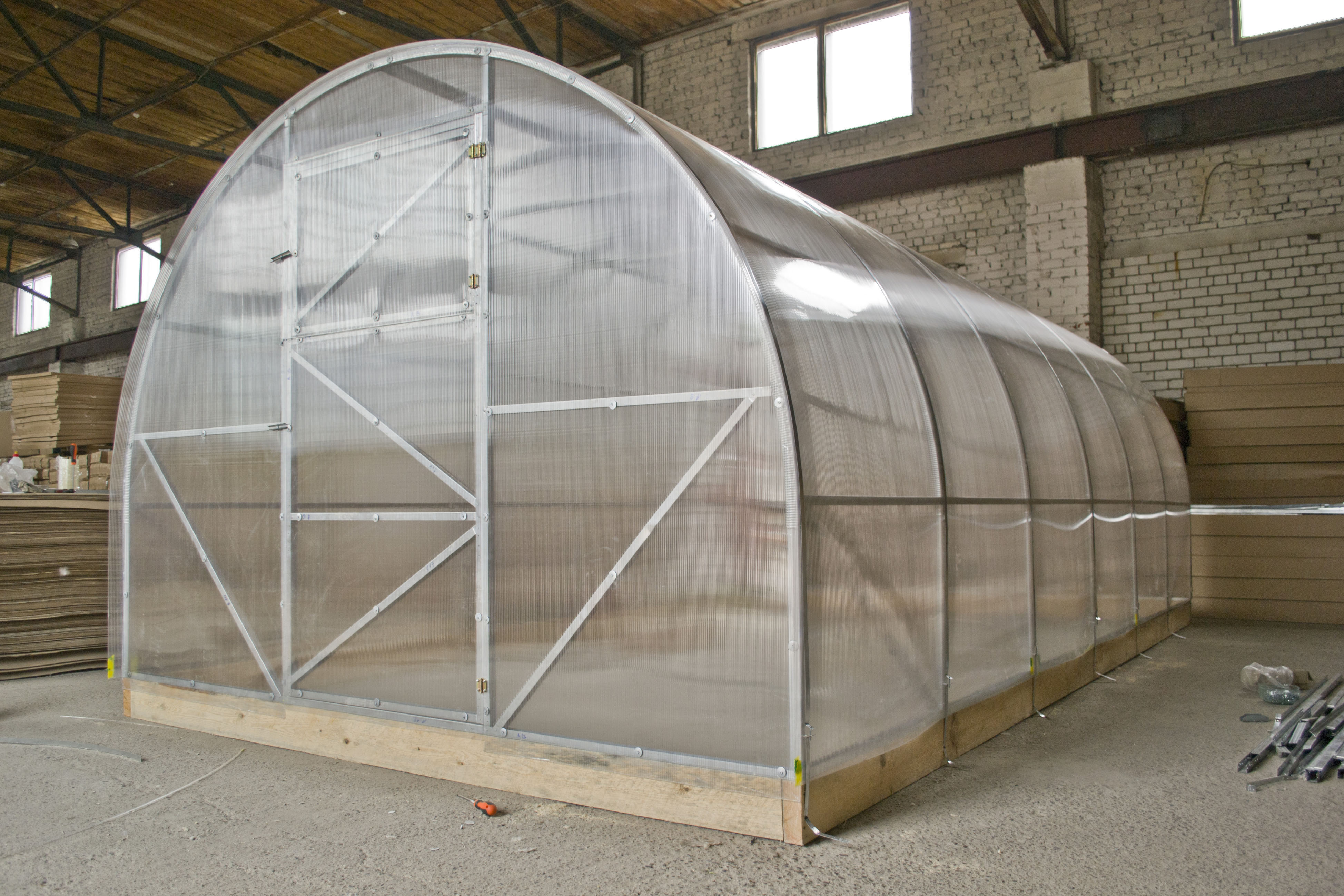 Greenhouse harvest: pros and cons, installation design