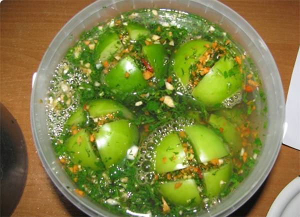 Harvesting green tomatoes for the winter in jars 