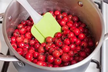 Hawthorn jam with pits: 17 recipes for the winter