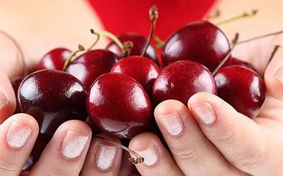 Health benefits and harms of cherries