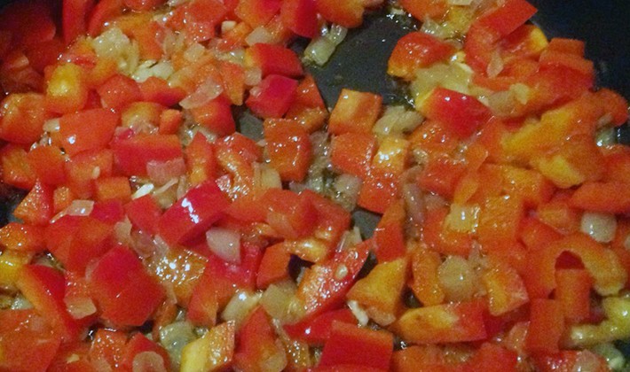 Hearty salads with champignons and nuts