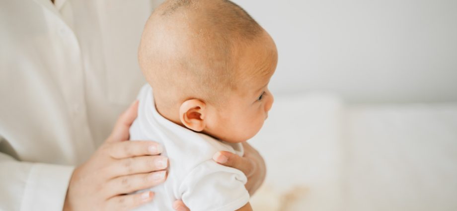 Singlot en un nounat: causes, tractament. És perillós el singlot en un nadó?