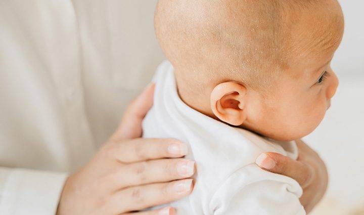 Hikke hos spædbørn – årsager, behandling, midler mod hikke
