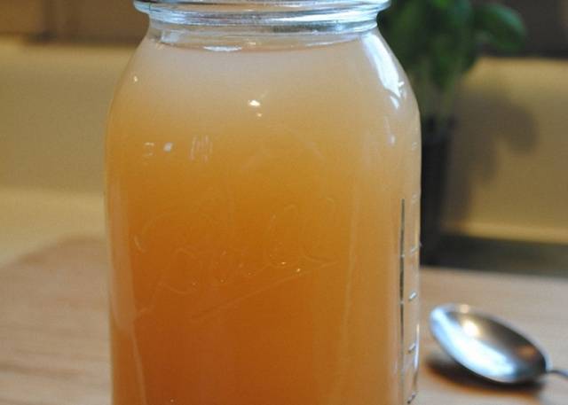 Homemade apple juice wine: recipe