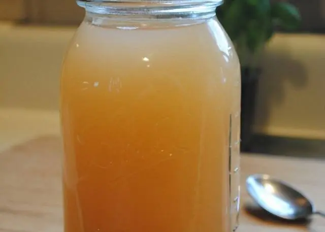 Homemade apple juice wine: recipe