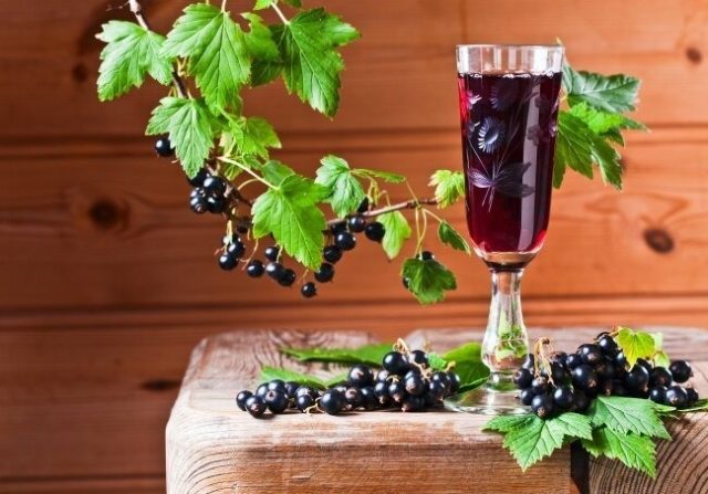 Homemade blackcurrant wine: step by step recipes