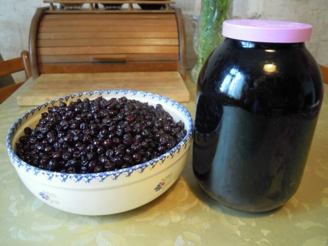 Homemade blackcurrant wine: step by step recipes