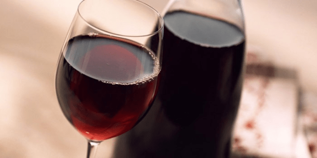 Homemade blackcurrant wine: step by step recipes