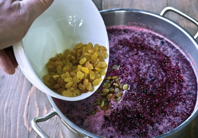 Homemade blackcurrant wine: step by step recipes